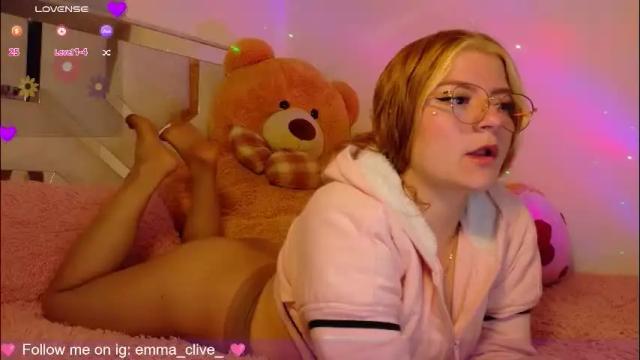Image 3 of emma_clive Stream on Chaturbate on 2 months ago