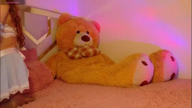 Image 4 of emma_clive Stream on Chaturbate on 1 month ago