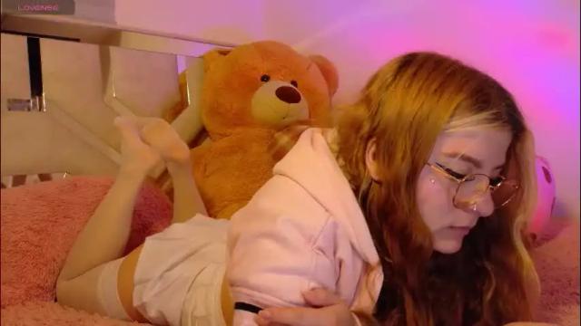 Image 10 of emma_clive Stream on Chaturbate on 25 days ago
