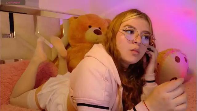 Image 11 of emma_clive Stream on Chaturbate on 25 days ago