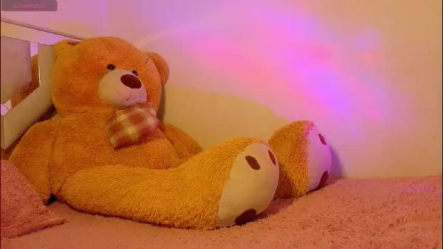 Image 6 of emma_clive Stream on Chaturbate on 25 days ago