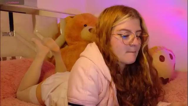 Image 7 of emma_clive Stream on Chaturbate on 25 days ago