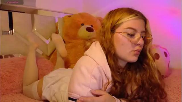 Image 8 of emma_clive Stream on Chaturbate on 25 days ago