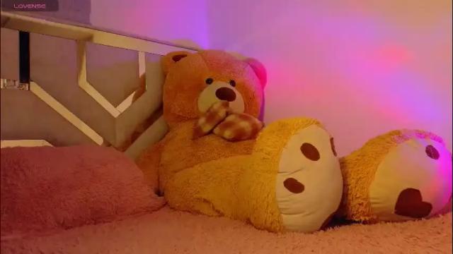 Image 10 of emma_clive Stream on Chaturbate on 19 days ago