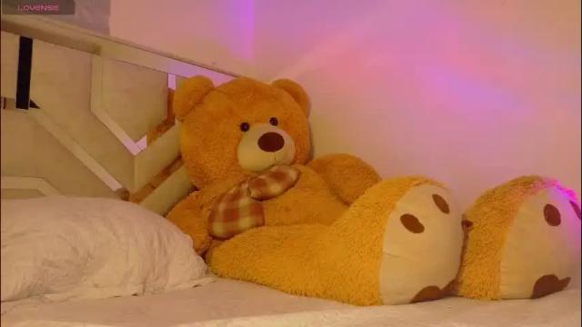 Image 7 of emma_clive Stream on Chaturbate on 1 month ago