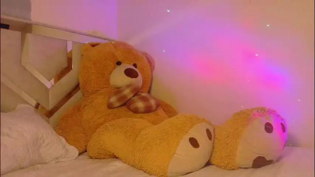 Image 4 of emma_clive Stream on Chaturbate on 1 month ago