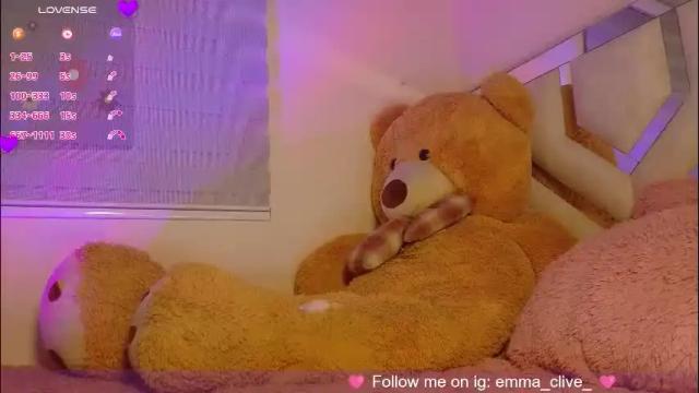 Image 3 of emma_clive Stream on Chaturbate on 17 days ago