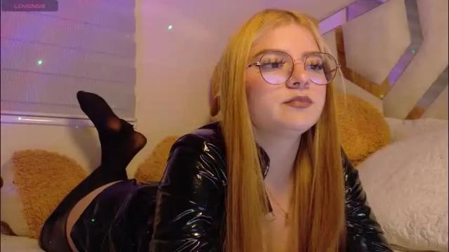 Image 8 of emma_clive Stream on Chaturbate on 10 days ago
