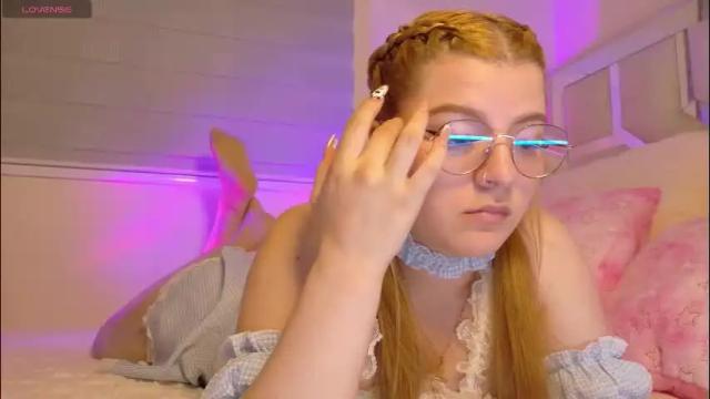 Image 7 of emma_clive Stream on Chaturbate on 9 days ago