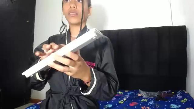Image 4 of emma_cloeee Stream on Chaturbate on 12 months ago