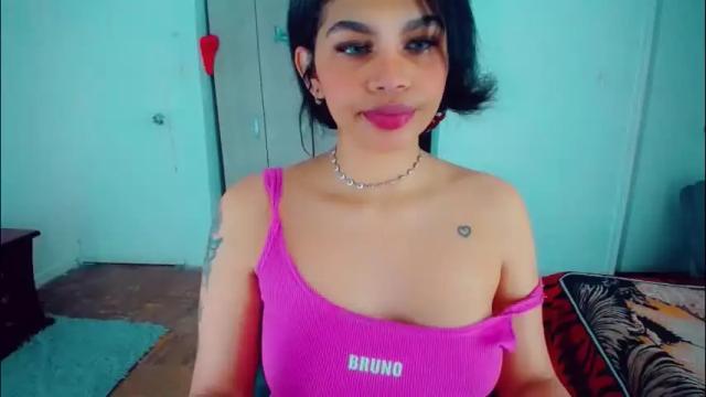 Image 3 of emma_diva Stream on Chaturbate on 3 months ago