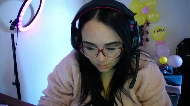 Image 3 of emma_evans07 Stream on Chaturbate on 1 month ago