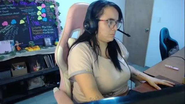 Image 11 of emma_evans07 Stream on Chaturbate on 10 days ago