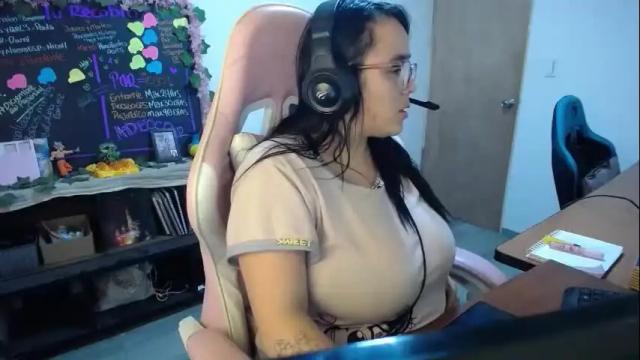 Image 4 of emma_evans07 Stream on Chaturbate on 10 days ago