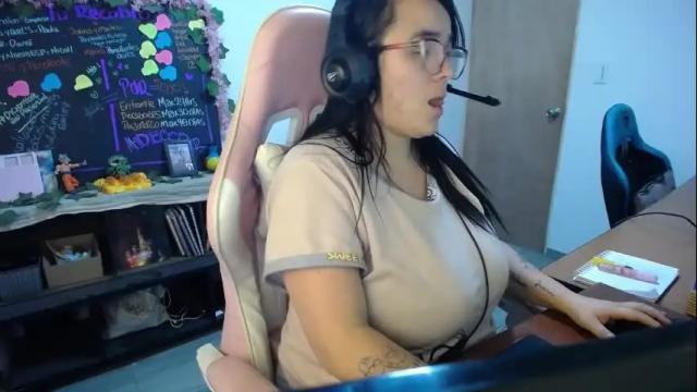 Image 6 of emma_evans07 Stream on Chaturbate on 10 days ago