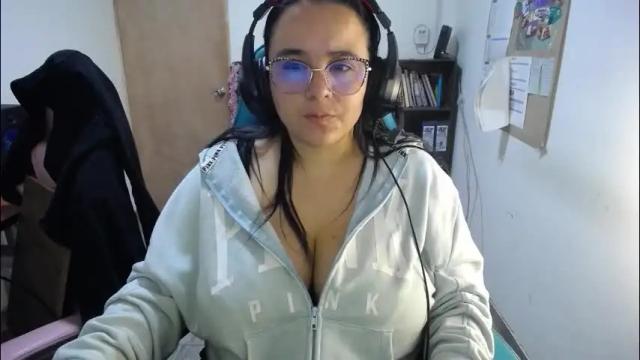 Image 11 of emma_evans07 Stream on Chaturbate on 2 months ago