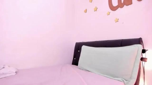Image 4 of emma_jhonss Stream on Chaturbate on 16 months ago
