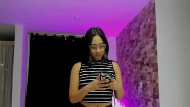 Image 7 of emma_jhonss Stream on Chaturbate on 16 months ago