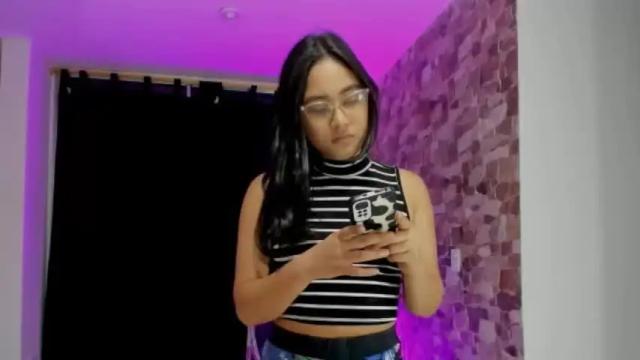 Image 8 of emma_jhonss Stream on Chaturbate on 16 months ago