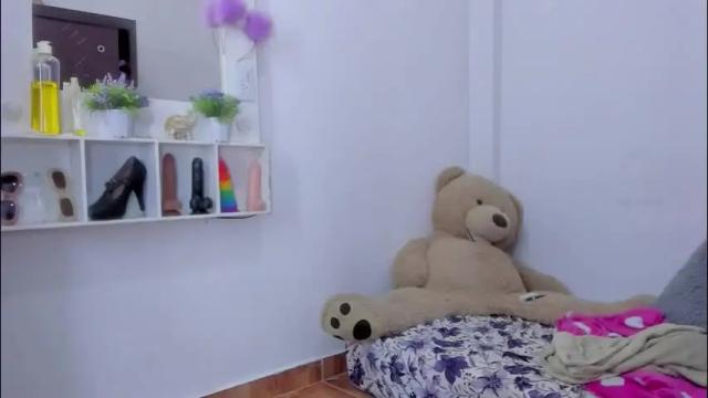 Image 3 of emma_lean Stream on Chaturbate on 2 days ago
