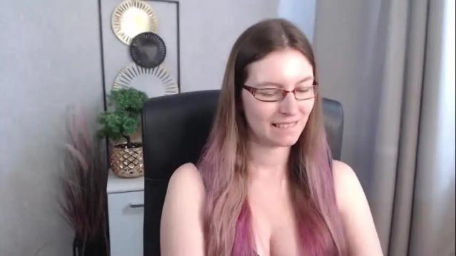 Image 3 of emma_lust94 Stream on Chaturbate on 26 days ago