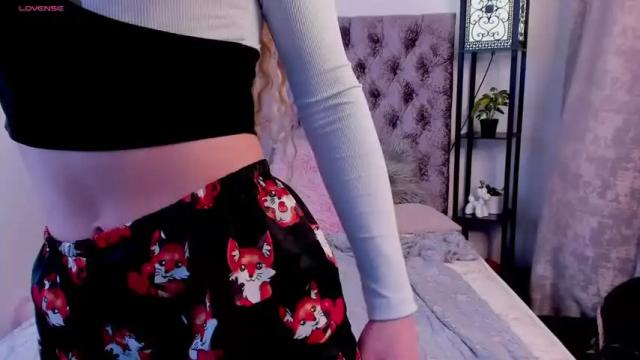 Image 3 of emma_millss_ Stream on Chaturbate on 10 months ago