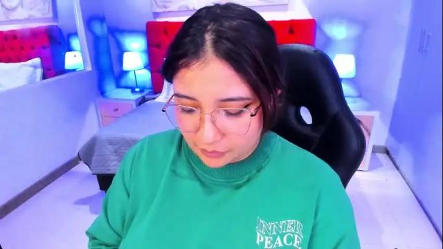Image 3 of emma_monserratt Stream on Chaturbate on 1 month ago