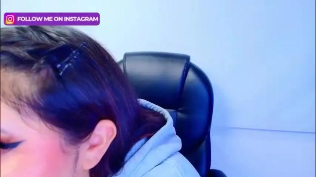 Image 3 of emma_monserratt Stream on Chaturbate on 1 month ago