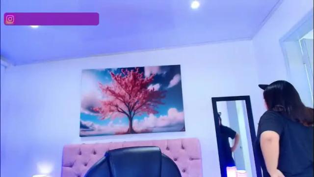 Image 2 of emma_monserratt Stream on Chaturbate on 12 days ago