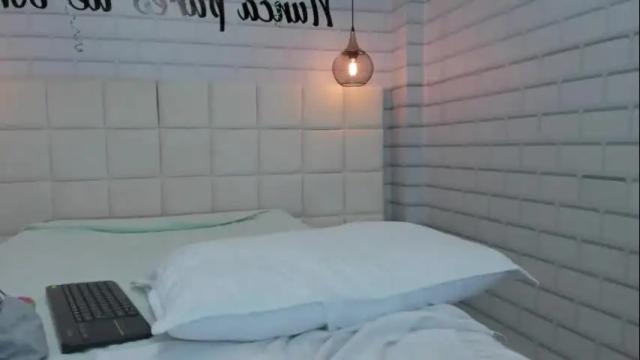 Image 2 of emma_petite4u Stream on Chaturbate on 1 month ago