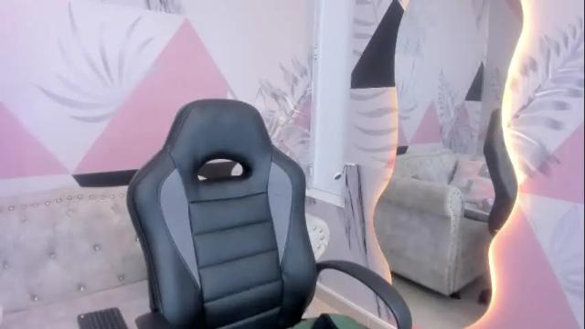Image 6 of emma_petite4u Stream on Chaturbate on 1 month ago