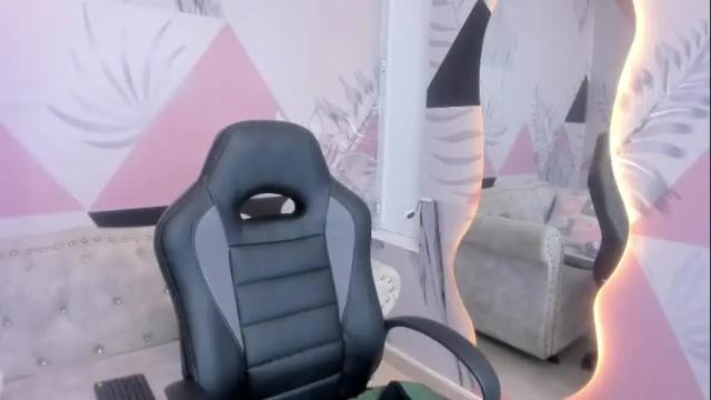 Image 8 of emma_petite4u Stream on Chaturbate on 1 month ago