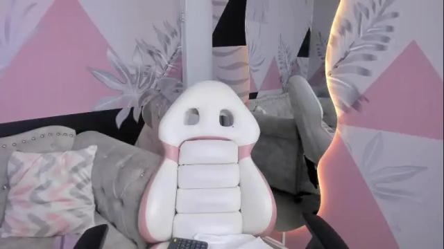 Image 4 of emma_petite4u Stream on Chaturbate on 28 days ago
