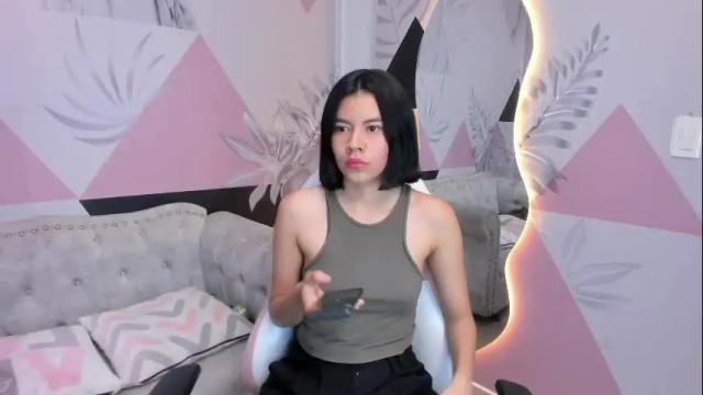 Image 2 of emma_petite4u Stream on Chaturbate on 25 days ago