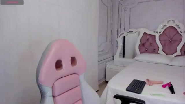 Image 2 of emma_petite4u Stream on Chaturbate on 13 days ago