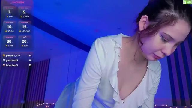 Image 8 of emma_plux Stream on Chaturbate on 1 month ago