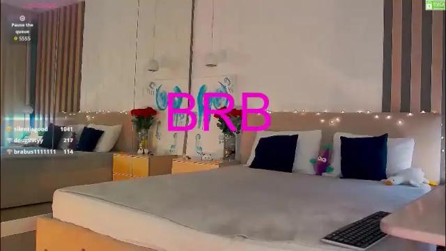 Image 3 of emma_plux Stream on Chaturbate on 1 month ago