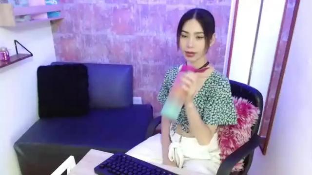 Image 3 of emma_ponce Stream on Chaturbate on 21 months ago