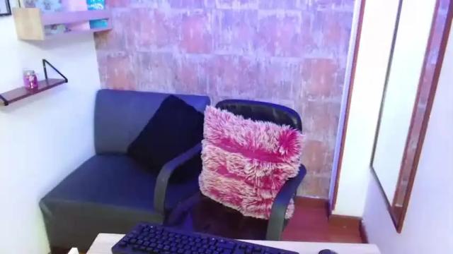 Image 10 of emma_ponce Stream on Chaturbate on 21 months ago