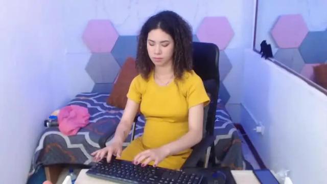 Image 2 of emma_ponce Stream on Chaturbate on 20 months ago