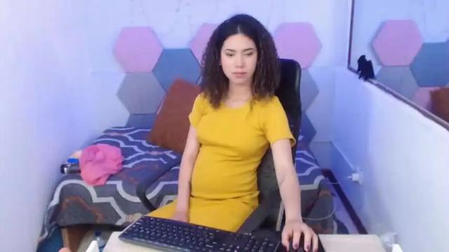 Image 3 of emma_ponce Stream on Chaturbate on 20 months ago