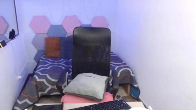 Image 4 of emma_ponce Stream on Chaturbate on 20 months ago