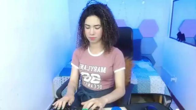 Image 8 of emma_ponce Stream on Chaturbate on 20 months ago