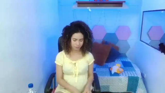 Image 11 of emma_ponce Stream on Chaturbate on 19 months ago