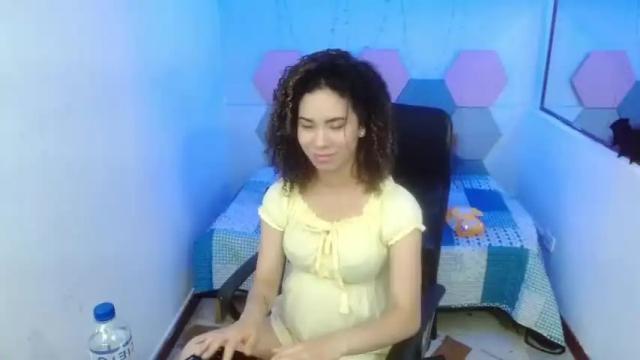 Image 8 of emma_ponce Stream on Chaturbate on 19 months ago