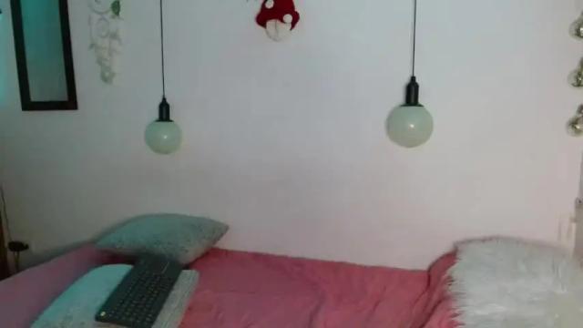 Image 3 of emma_rinaldi_ Stream on Chaturbate on 16 months ago