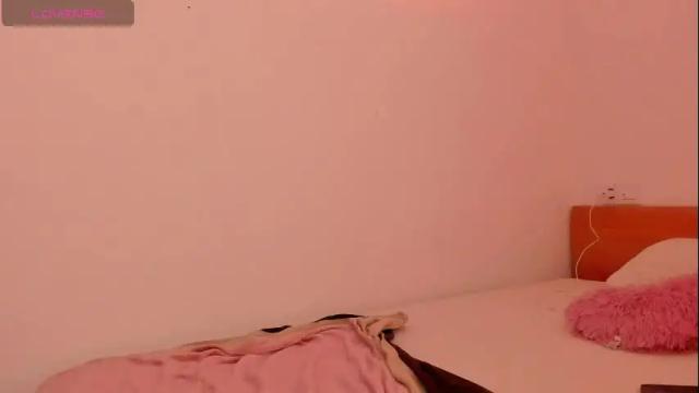 Image 12 of emma_rr Stream on Chaturbate on 6 months ago