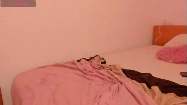 Image 4 of emma_rr Stream on Chaturbate on 6 months ago