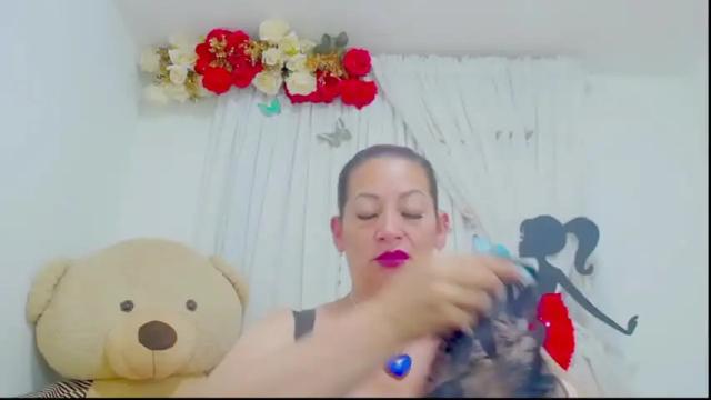 Image 2 of emma_saenzz Stream on Chaturbate on 14 months ago