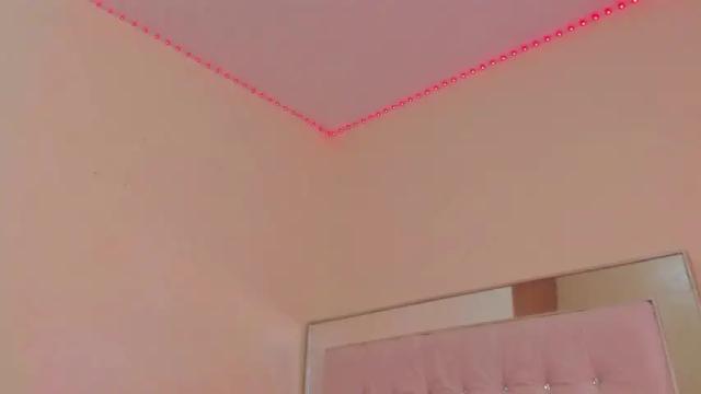 Image 4 of emma_smith13 Stream on Chaturbate on 25 months ago